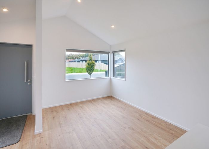  at 11 Oakleigh Street, Woodend, Woodend