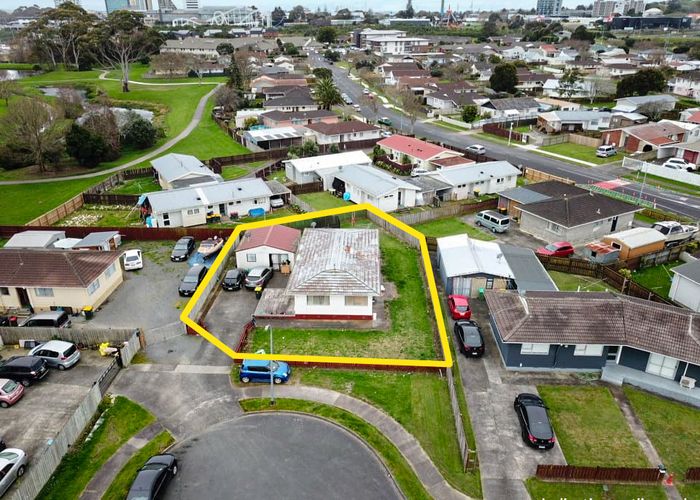  at 5 Ixia Place, Wiri, Auckland