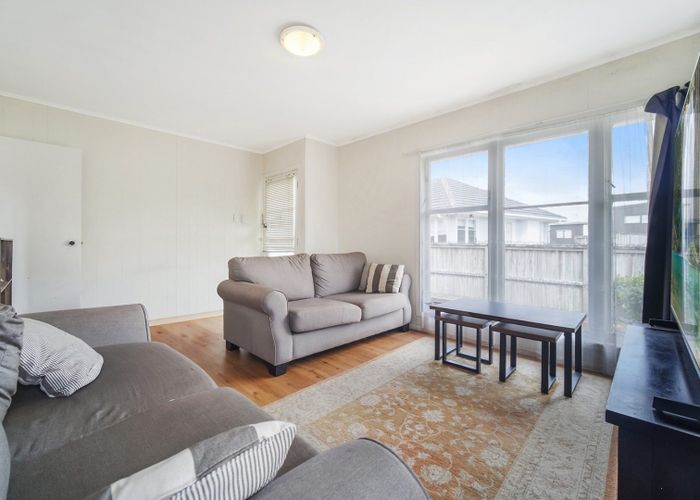  at 5 Shamrock Lane, Te Atatu Peninsula, Waitakere City, Auckland