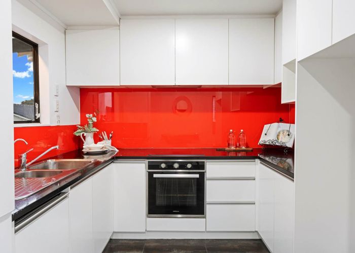  at 2/4 Fiesta Drive, Half Moon Bay, Manukau City, Auckland