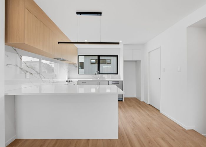  at 8/201 Sunnynook Road, Sunnynook, North Shore City, Auckland