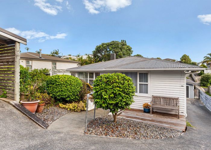  at 18 Selwyn Crescent, Forrest Hill, North Shore City, Auckland