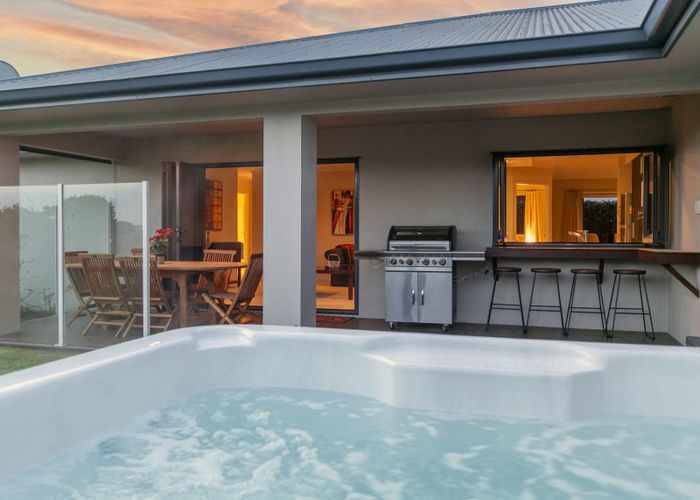  at 6 Carpentras Way, Nukuhau, Taupo