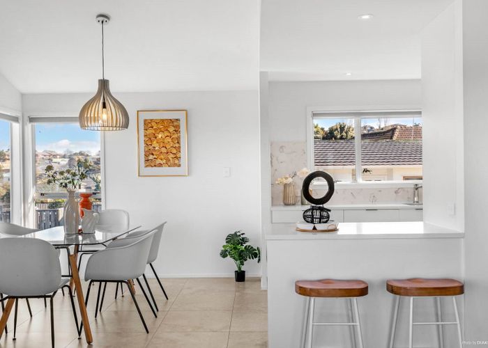  at 1/83 CHIVALRY ROAD, Glenfield, Auckland