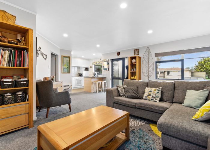  at 1 Mabian Crescent, Deanwell, Hamilton