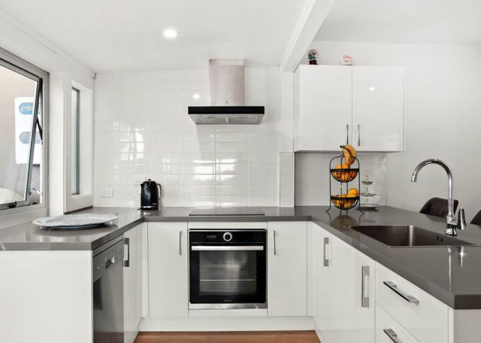 at 9 Rangeview Road, Sunnyvale, Waitakere City, Auckland