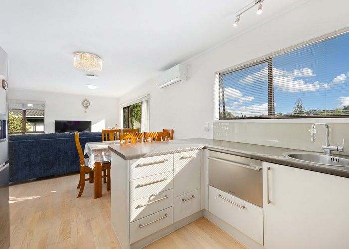  at 2/70 Stanaway Street, Hillcrest, North Shore City, Auckland