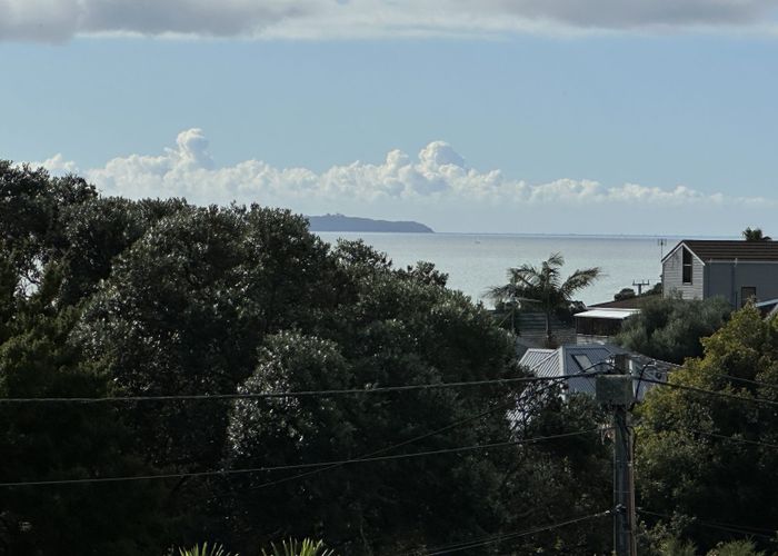  at 7B Garadice Road, Rothesay Bay, North Shore City, Auckland