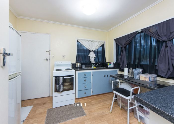  at 2/8 Chartwell Avenue, Glenfield, North Shore City, Auckland