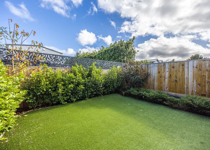  at 11/10 Fathom Place, Te Atatu Peninsula, Waitakere City, Auckland