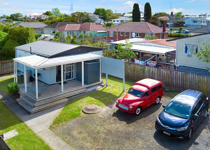  at 1/8 Devon Street, Te Atatu South, Waitakere City, Auckland