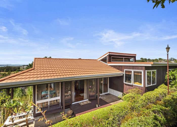  at 8 Shearwater Rise, Rothesay Bay, Auckland
