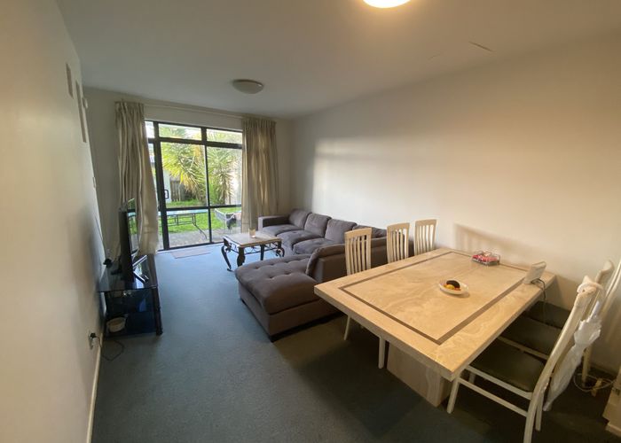  at 27/2 Armoy Drive, Botany Downs, Manukau City, Auckland