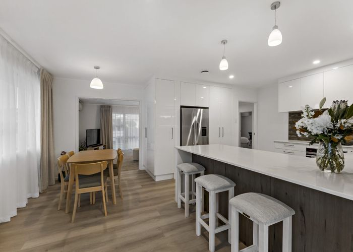  at 10 Fratley Avenue, Farm Cove, Auckland