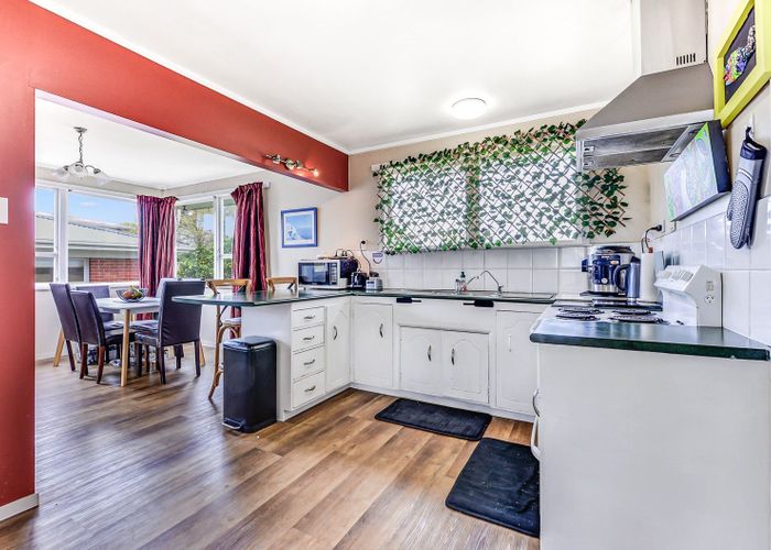  at 2 Lamont Street, Chartwell, Hamilton