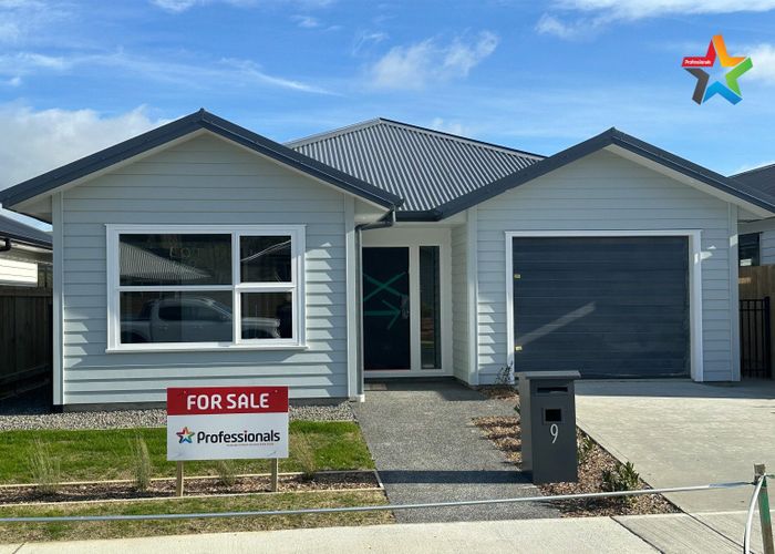 at 8 Kairaumati Crescent, Kelson, Lower Hutt