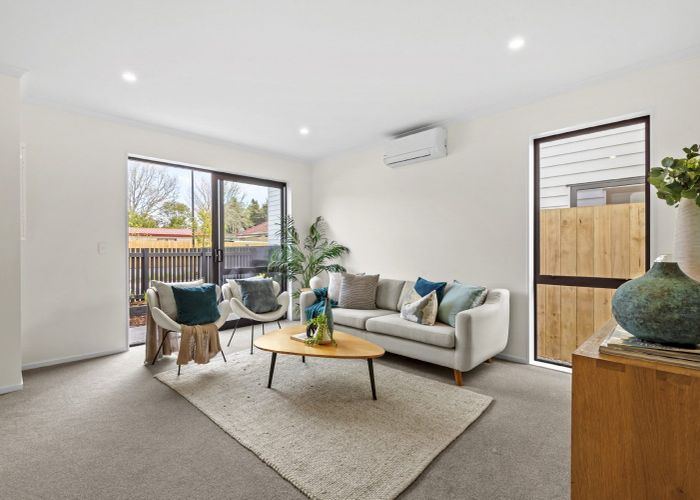  at 3 Isabella Lane, Henderson, Waitakere City, Auckland