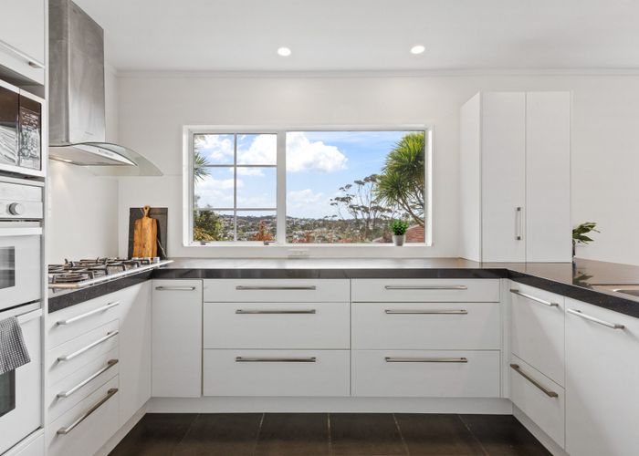  at 2/4 Holt Avenue, Torbay, Auckland