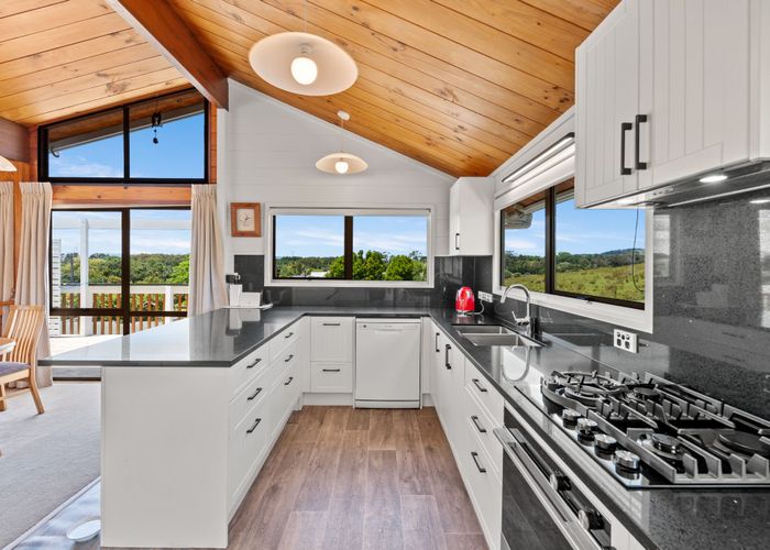  at 32 Bays Road, Orere Point, Manukau City, Auckland