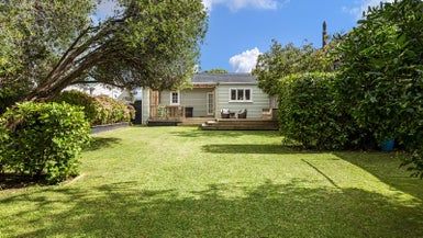  at 11 Pasadena Avenue, Point Chevalier, Auckland