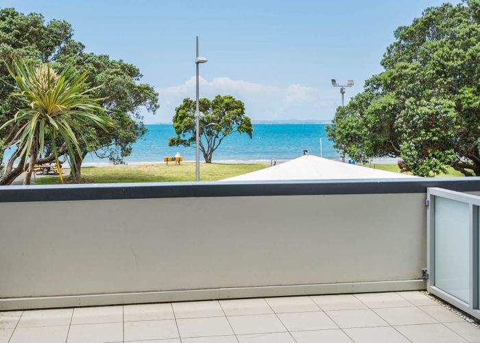  at 9/6 Beach Front Lane, Browns Bay, North Shore City, Auckland