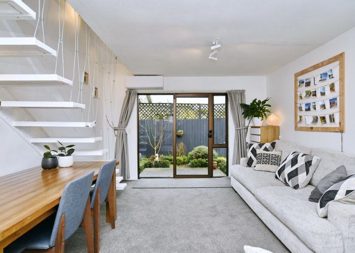  at 4/11 Burns Street, Sydenham, Christchurch