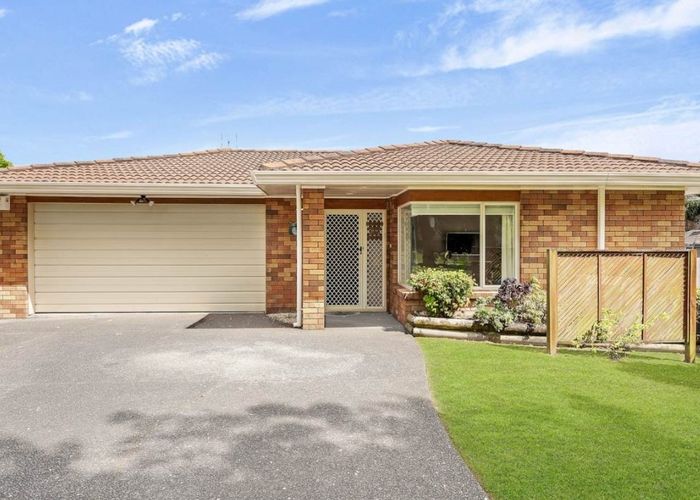  at 6 Lochend Place, Highland Park, Auckland