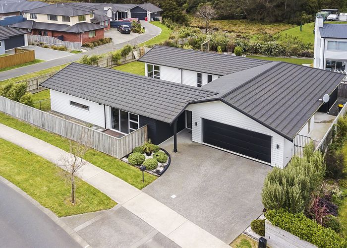  at 36 Banks Boulevard, Whitby, Porirua