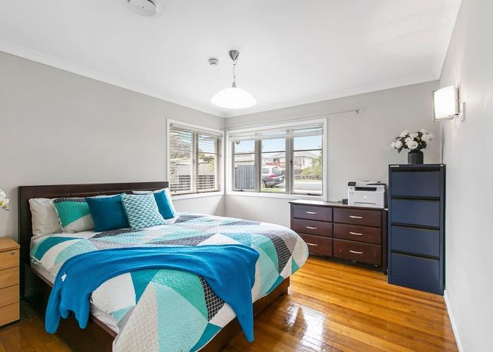  at 4 Paton Avenue, Te Atatu South, Auckland