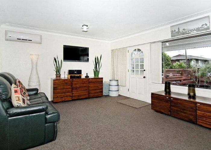  at 1/17 Woodward Road, Mount Albert, Auckland