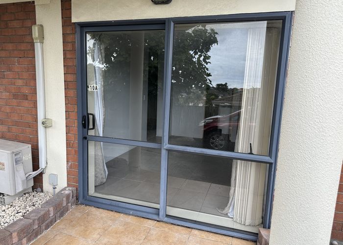  at De Havilland Drive, Manukau Heights, Manukau City, Auckland