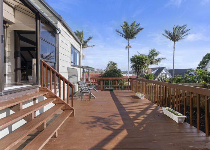  at 6 Photinia Place, Botany Downs, Manukau City, Auckland