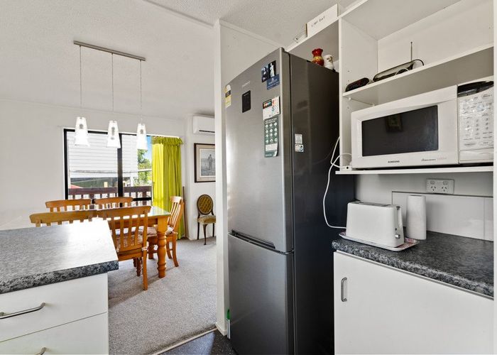  at 2/9A Kitewao Street, Northcote, Auckland