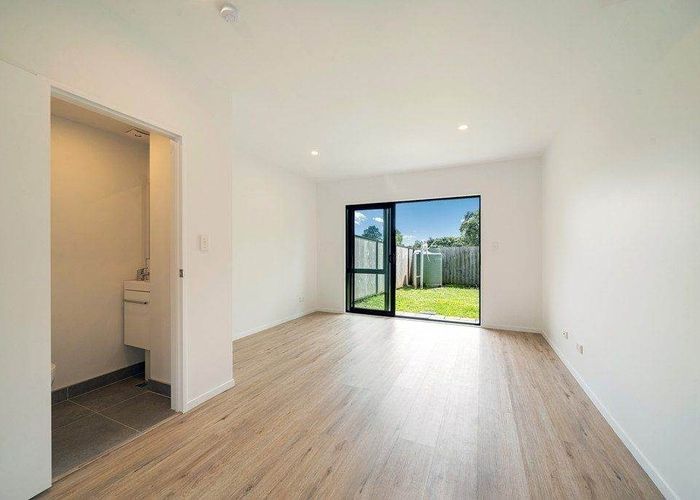  at 11 Eileen Newey Place, Henderson, Waitakere City, Auckland