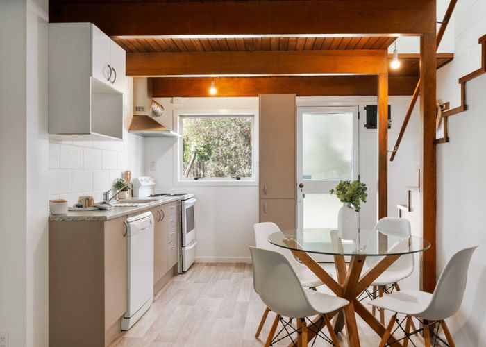  at 2/140 Waimairi Road, Ilam, Christchurch City, Canterbury