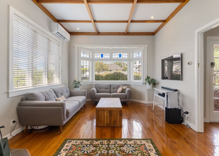  at 6 Worcester Road, Meadowbank, Auckland