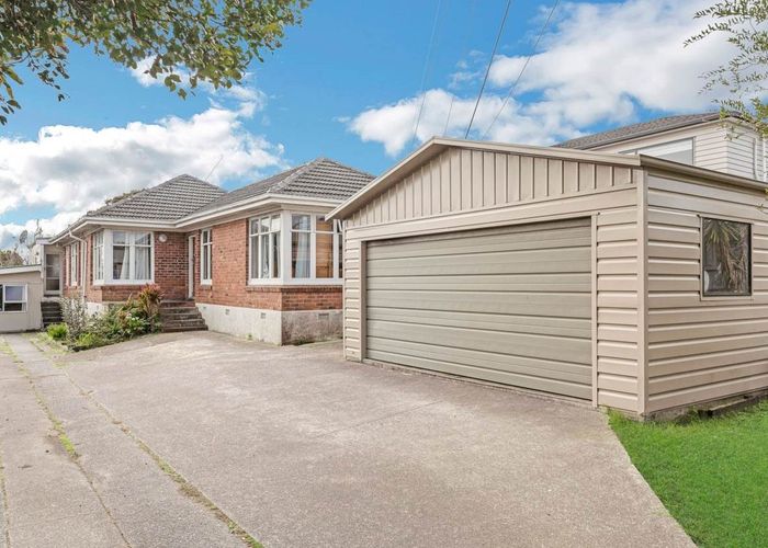 at 11 Netherlands Avenue, Kelston, Auckland