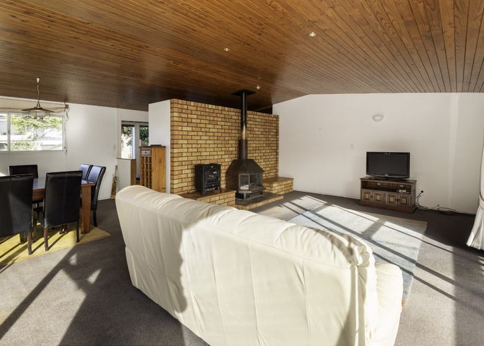  at 14 Charles Dickens Drive, Mellons Bay, Manukau City, Auckland