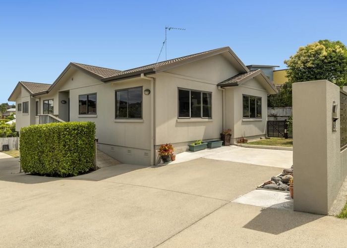  at 52 Inverness Drive, Pyes Pa, Tauranga