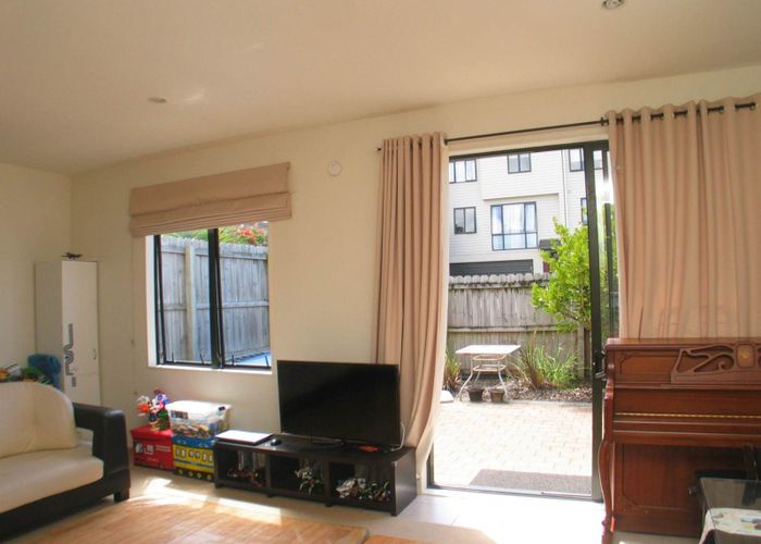  at 51/22 Northcross Drive, Oteha, North Shore City, Auckland