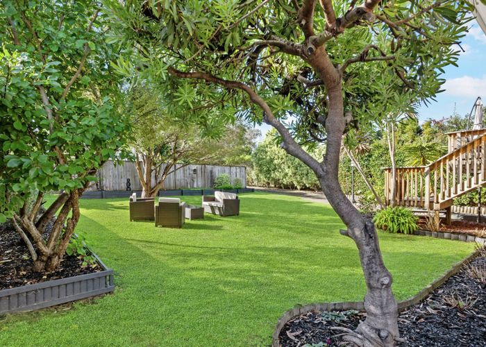  at 2/87 Beach Road, Mellons Bay, Auckland