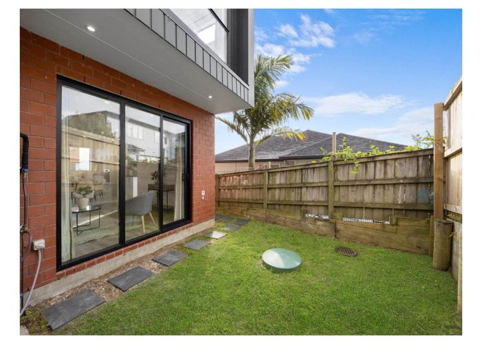  at 7/233 Great North Road, Henderson, Waitakere City, Auckland