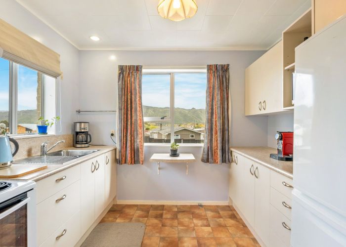  at 2/28 Hillside Drive, Maoribank, Upper Hutt