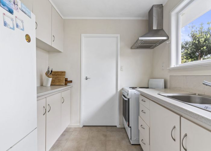  at 1/11 Talavera Place, Te Atatu South, Auckland