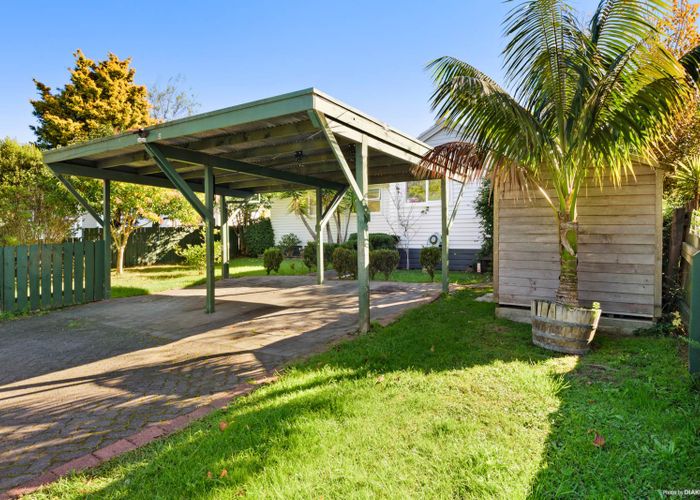  at 2/331 Royal Road, Massey, Auckland