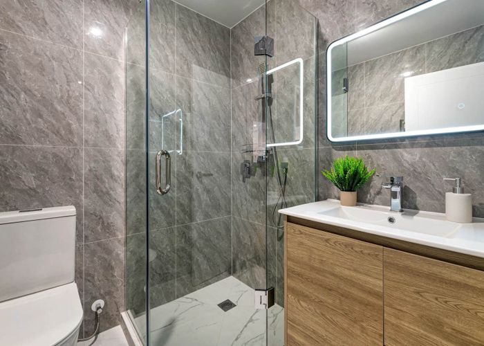  at 4/12 William Street, Mangere East, Auckland