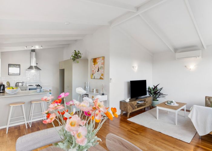  at 1/235 Sunset Road, Sunnynook, Auckland