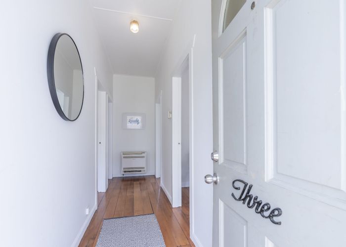  at 3 Queen Mary Avenue, New Lynn, Auckland