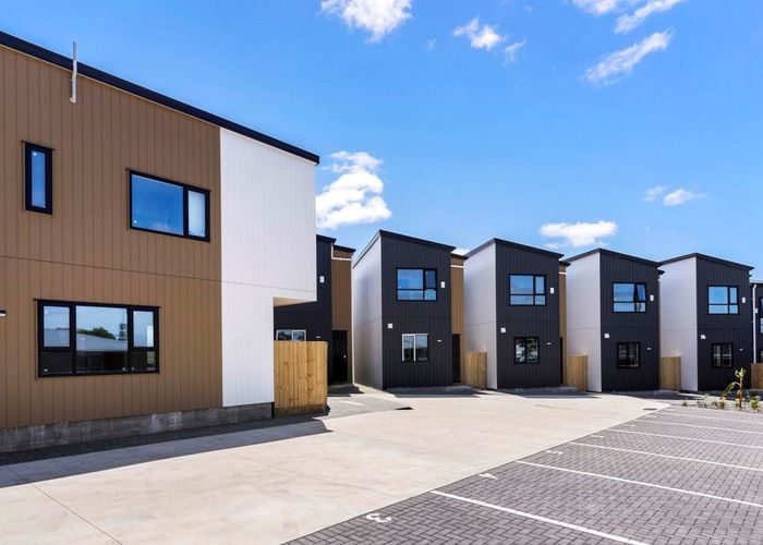  at 8/155 Te Atatu Road, Te Atatu South, Auckland