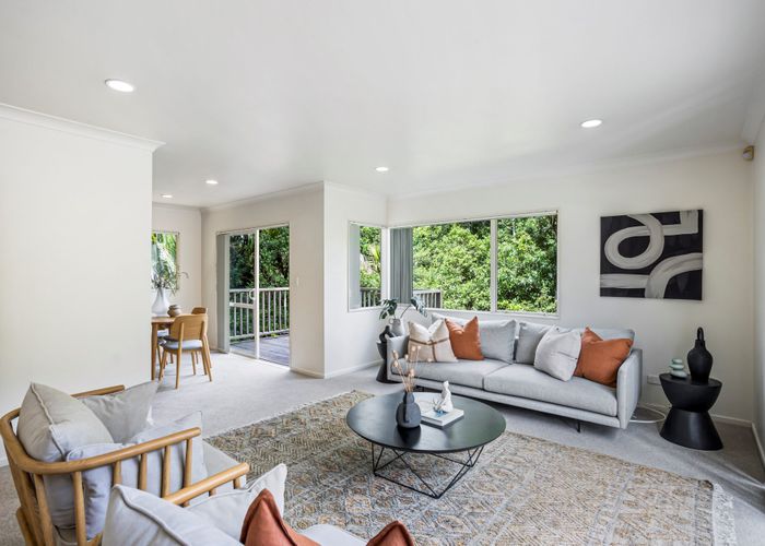  at 2/52 Roberts Road, Glenfield, Auckland